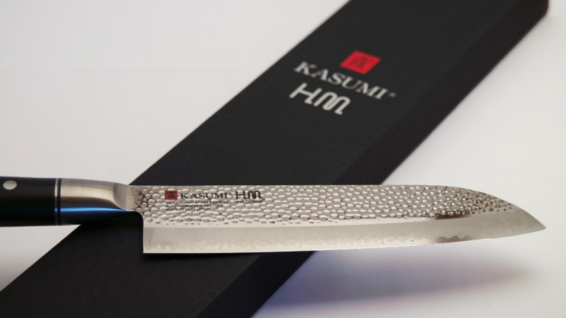 Couteau santoku 17,5 cm acier plastique unie Kasumi Hammered Kasumi
