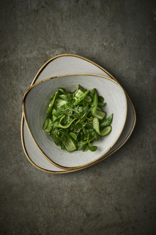 Assiette plate triangulaire raw grey porcelaine vitrifiée 26,5x26,5 cm Stonecast Raw Churchill